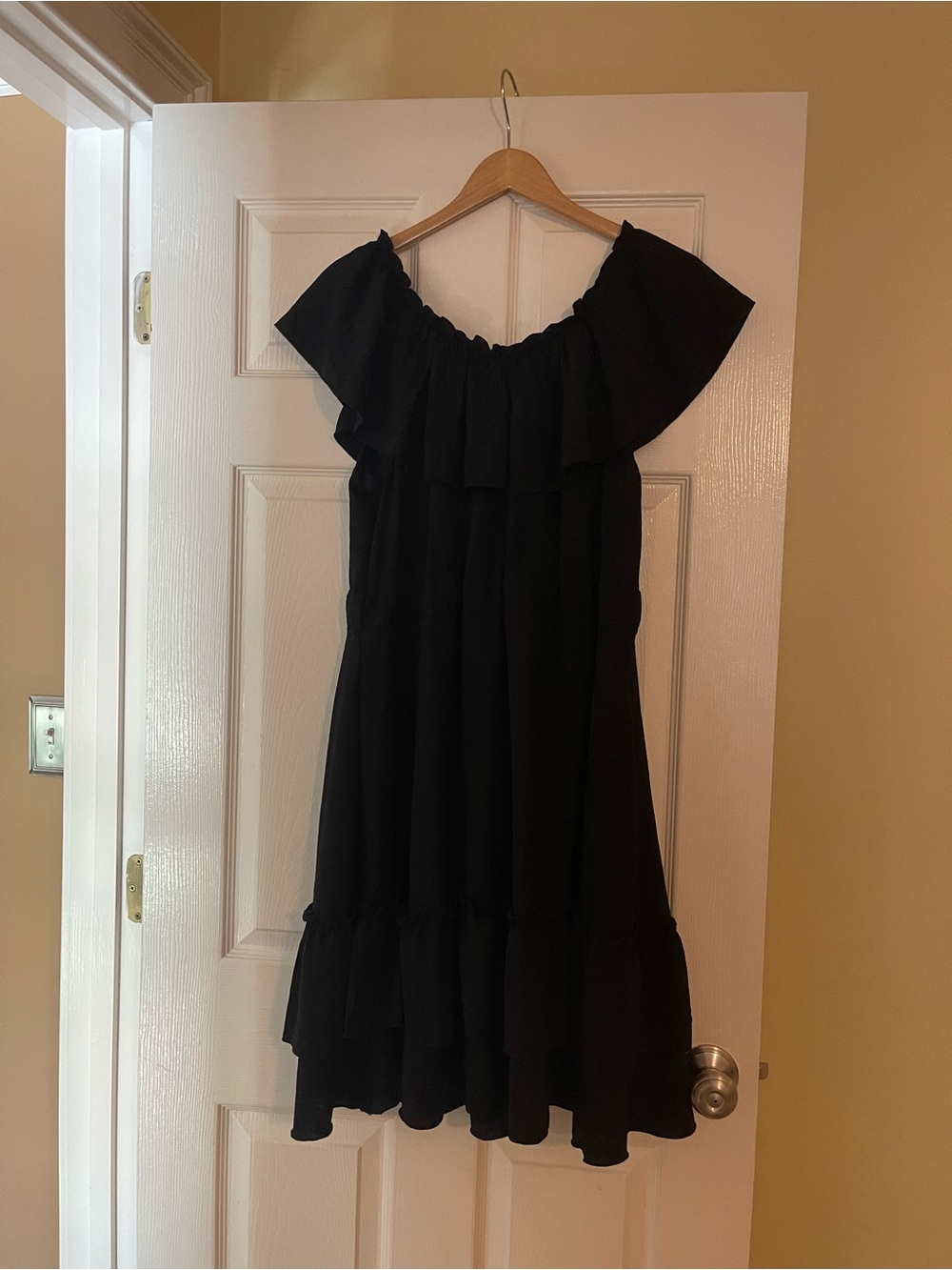 Women's Black Ruffle Off-Shoulder Dress